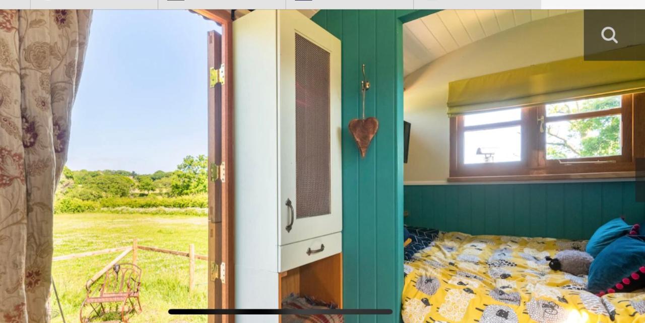 Shepherds Hut With Scandinavian Hot Tub And Hydromassager Sway Exterior photo