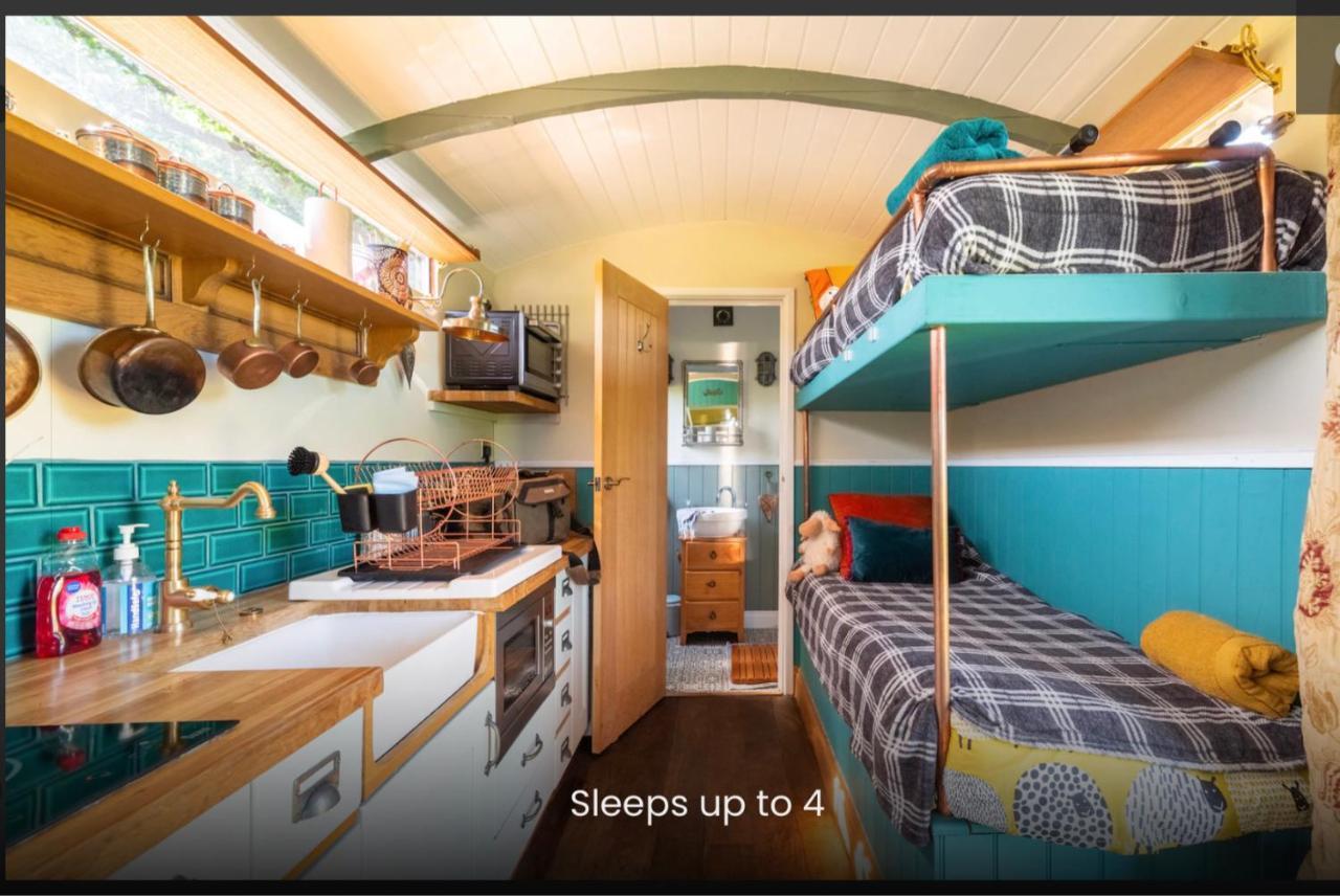 Shepherds Hut With Scandinavian Hot Tub And Hydromassager Sway Exterior photo